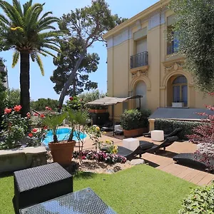 4* Hotel Le Petit Palais